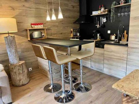 Kitchen or kitchenette, Seating area, Dining area