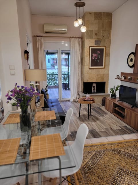 TV and multimedia, Living room, Seating area, Dining area, Evening entertainment