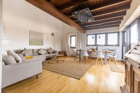 Living room, Photo of the whole room