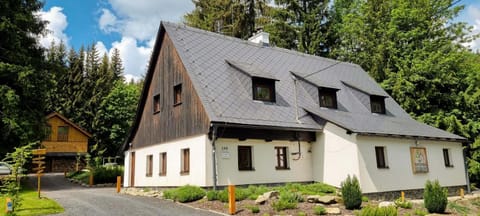Property building, Neighbourhood, Garden