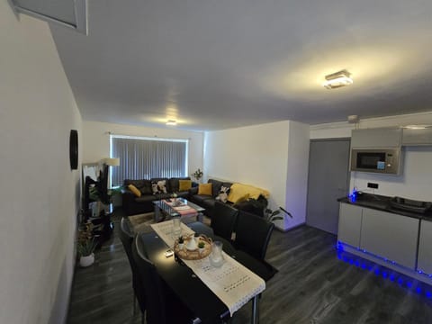 Lovely 3 Bed Ground Floor Apartment Near QE Hospital Harborne Birmingham New Apartment in Birmingham