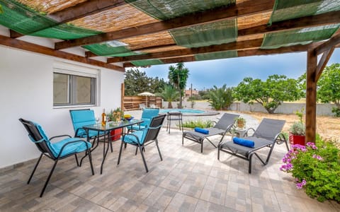 Patio, Garden, View (from property/room), Seating area, Garden view, sunbed