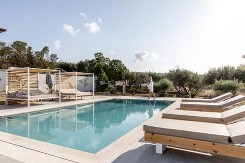 Day, Summer, Swimming pool, Swimming pool, Time of day, sunbed, sunbed