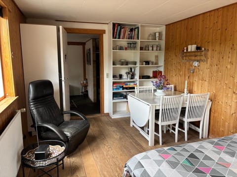 Seating area, Dining area, Bedroom