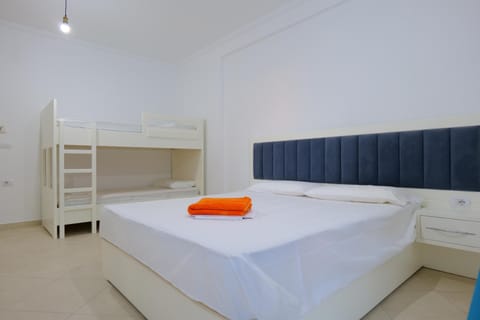 Bed, Photo of the whole room, Bedroom, bunk bed, towels