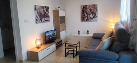 TV and multimedia, Living room, Lounge or bar