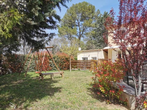 Studio indépendant à 2 minutes du golf du Luberon Apartment in Manosque