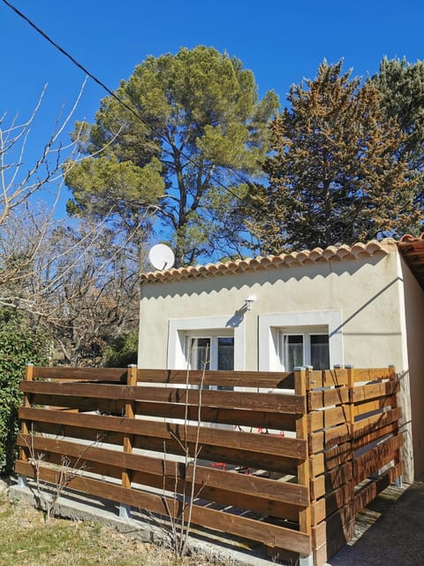 Studio indépendant à 2 minutes du golf du Luberon Apartment in Manosque