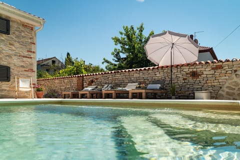 Patio, Pool view, Swimming pool, Swimming pool, sunbed