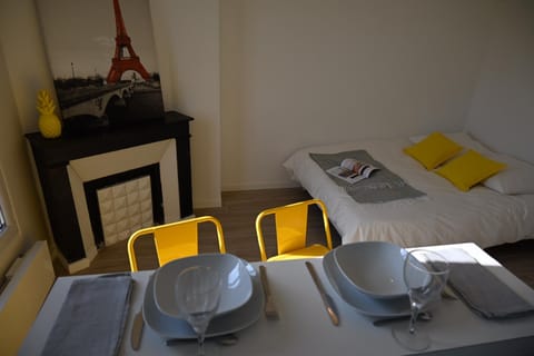 Photo of the whole room, Seating area, Dining area, Bedroom