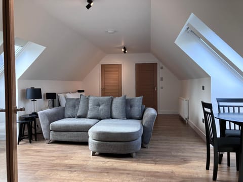 Living room, Photo of the whole room, Seating area, Dining area