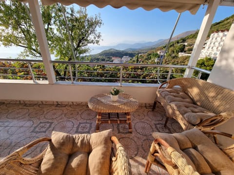 Patio, Day, Natural landscape, View (from property/room), Balcony/Terrace, Living room, Seating area, Dining area, Mountain view