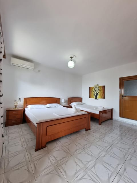 Bed, Photo of the whole room, Bedroom, fireplace, air conditioner