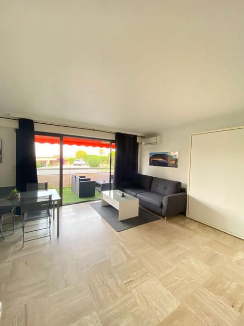 Studio bord de mer avec parking privé Apartment in Mandelieu-La Napoule