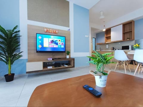 TV and multimedia, Living room, Seating area, Dining area
