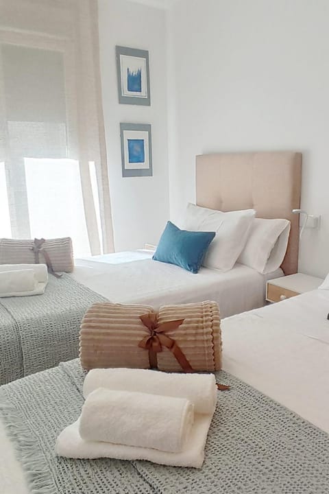 Bed, Other, Photo of the whole room, Bedroom, towels