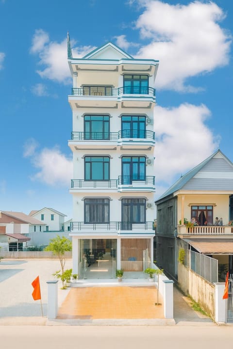 Property building, Day