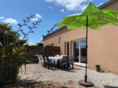 Patio, Dining area, Garden view