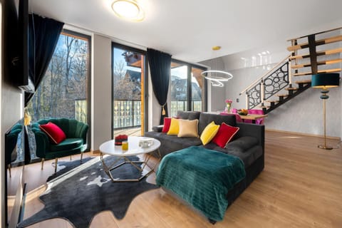 TV and multimedia, Coffee/tea facilities, View (from property/room), Balcony/Terrace, Kitchen or kitchenette, Living room, Dining area, Family, flat iron, internet