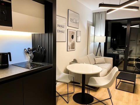 Kitchen or kitchenette, Seating area