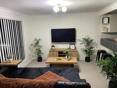 TV and multimedia, Living room, Evening entertainment