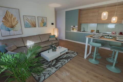 Toilet, Living room