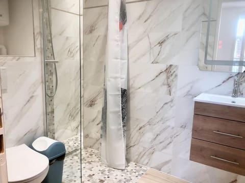 Studio de Luxe Meublé ,Clim et Parking Options, lave-linge Apartment in Île-de-France