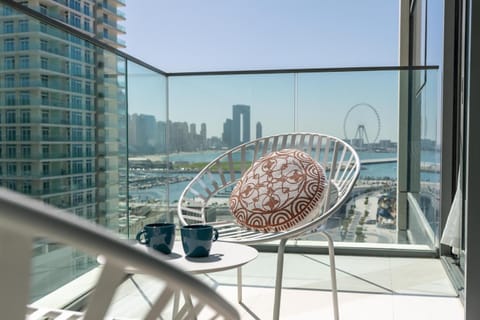 Day, View (from property/room), Balcony/Terrace, Balcony/Terrace, Seating area, Dining area, City view