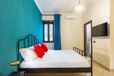 Bed, TV and multimedia, Photo of the whole room, Bedroom, air conditioner