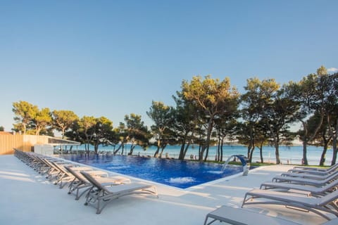 Day, Natural landscape, Pool view, Sea view, Swimming pool, sunbed