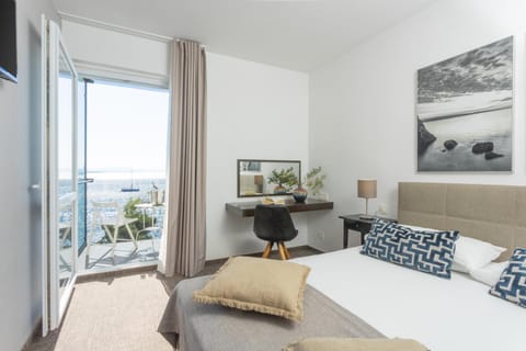 Bed, View (from property/room), Balcony/Terrace, Photo of the whole room, Bedroom