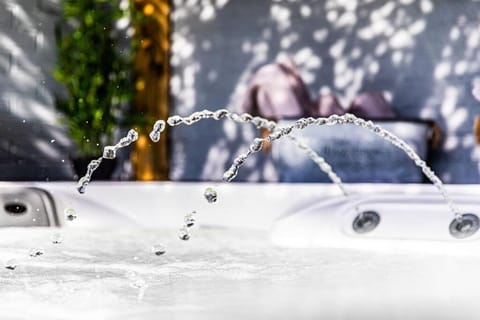 Stunning house close to the stadium + Hot tub! Villa in Liverpool