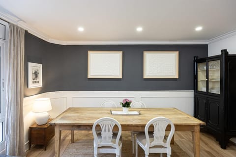 Vintage 3 Bdr Apartment Apartment in L'Hospitalet de Llobregat