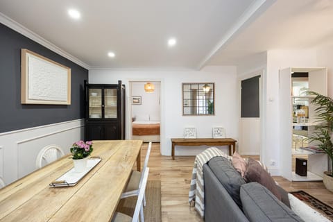 Vintage 3 Bdr Apartment Apartment in L'Hospitalet de Llobregat