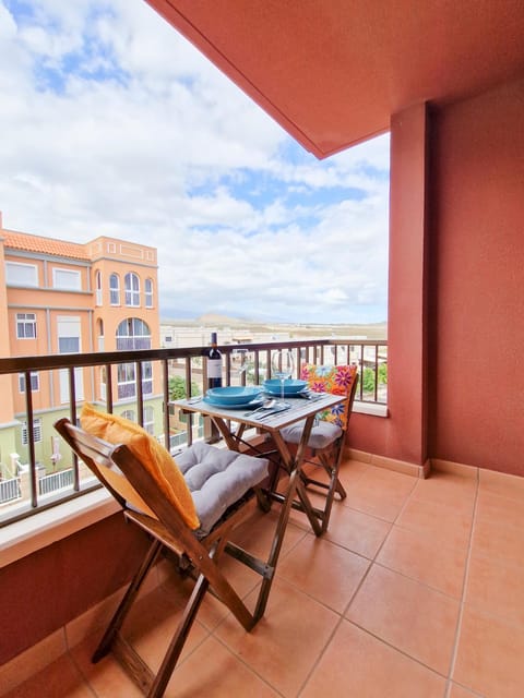 View (from property/room), Balcony/Terrace, Dining area
