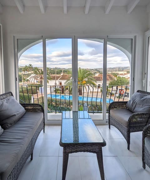 View (from property/room), Living room, Seating area, Dining area, Mountain view