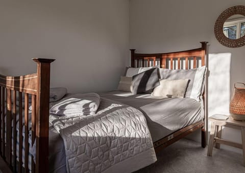 Modern 2 BD w/ Garden in the Heart of Tetbury! House in Tetbury