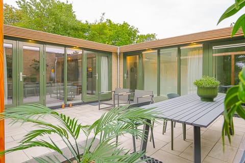 Property building, Day, Garden, Garden view