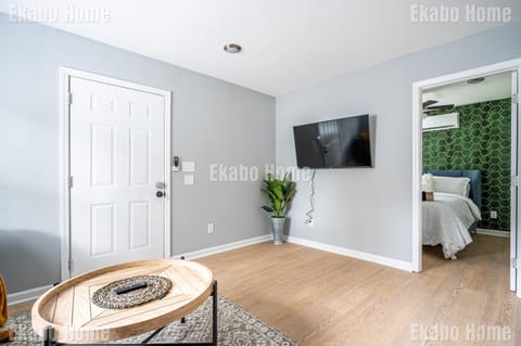 Unwind in a Modern Suite near Marietta Square House in Marietta