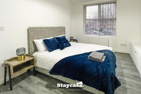 Princess Hideout 5min to City with Street Parking House in Manchester