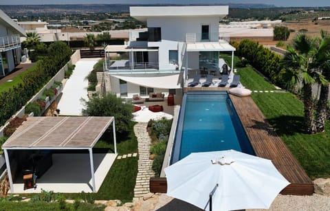 Property building, Patio, Day, Natural landscape, Garden, Pool view, Swimming pool, sunbed, kitchen