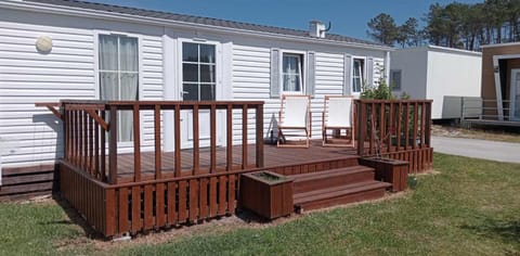 Property building, Patio, Spring, Day, Garden, Garden view, Swimming pool