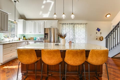 Infinity Edge Pool and Fire Pit Spicewood Getaway! House in Lake Travis