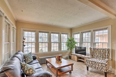 Lakewood Home with Yard about 8 Mi to Cleveland! House in Lakewood