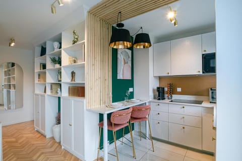Dining area, minibar, pet friendly, stove