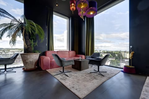 Restaurant/places to eat, Seating area