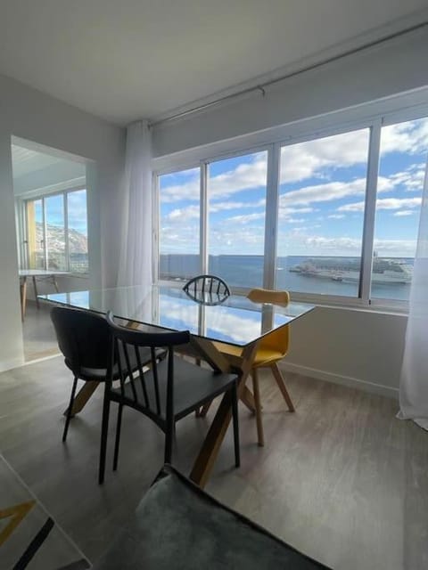 Natural landscape, View (from property/room), Balcony/Terrace, Living room, Seating area, Dining area, Sea view