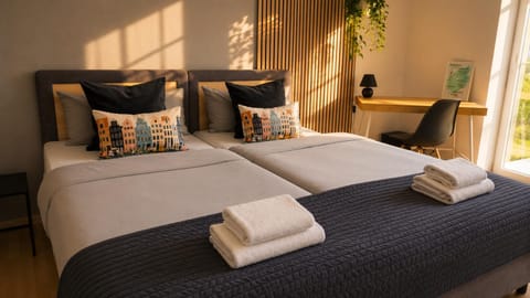 Bed, Photo of the whole room, Bedroom, towels