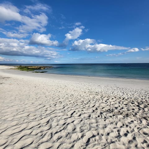 "Le Nid Douillet" Piscines et plage à pied! Superbe environnement! Campground/
RV Resort in Fouesnant