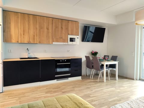 Kitchen or kitchenette, Photo of the whole room, Dining area, kitchen